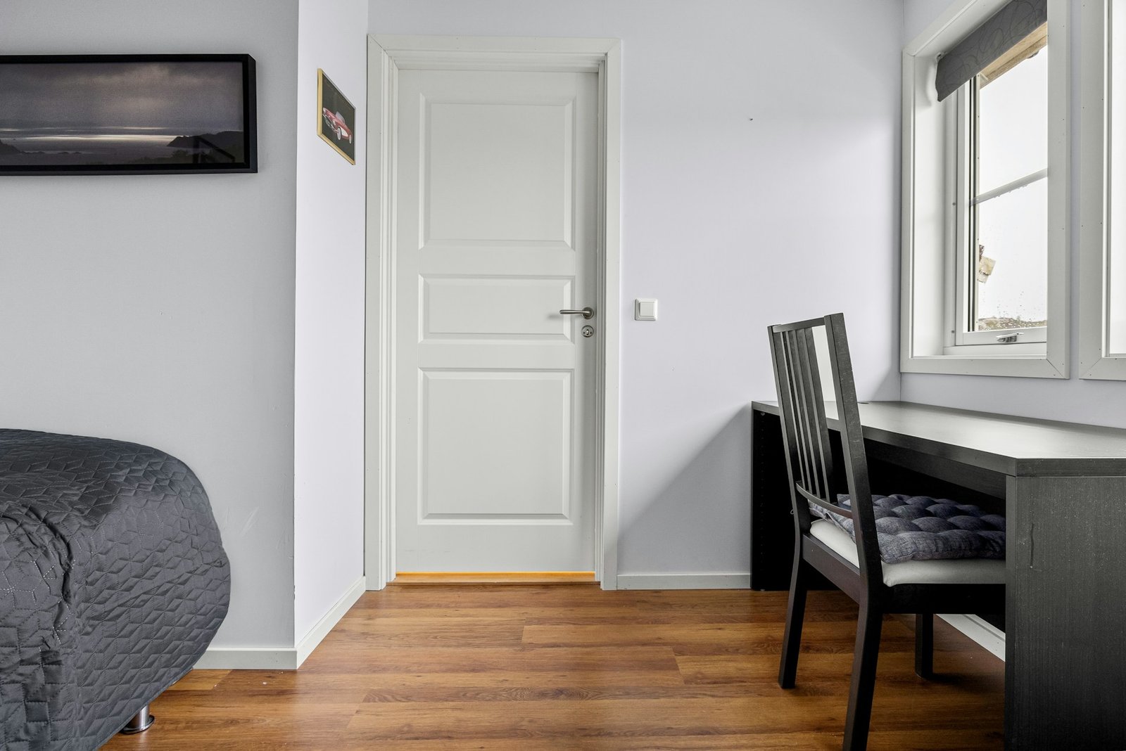 Innentür in einem Wohnraum ohne sichtbare Arbeiten